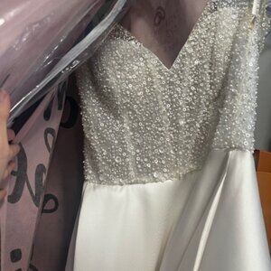 WEDDING DRESS/ BRIDAL GOWN